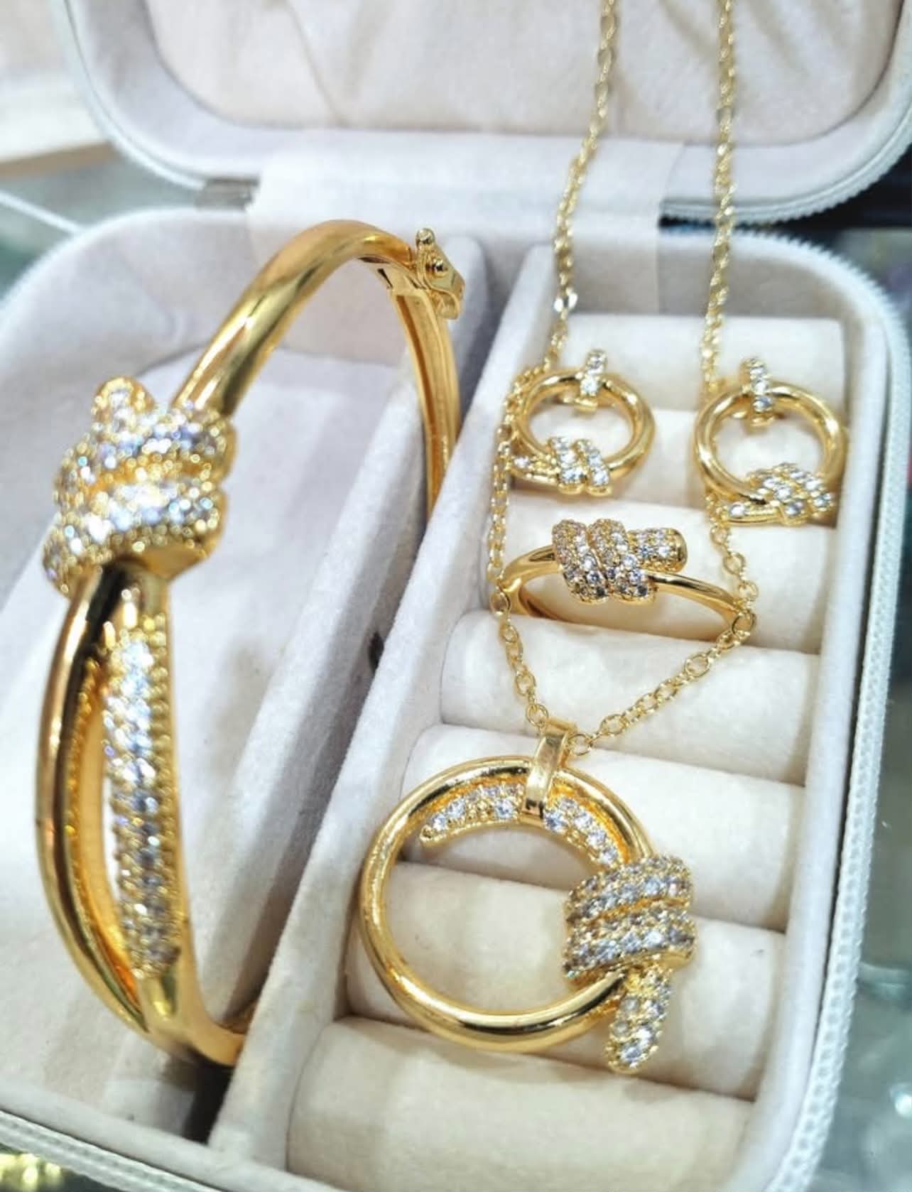Parure Noeud D’amour ™